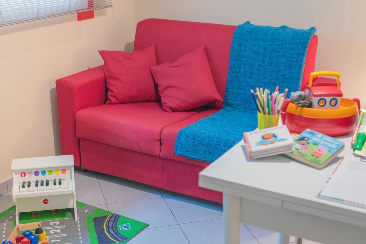 Babyaccommodation Family Sea & Box Пиетра Лигуре Екстериор снимка