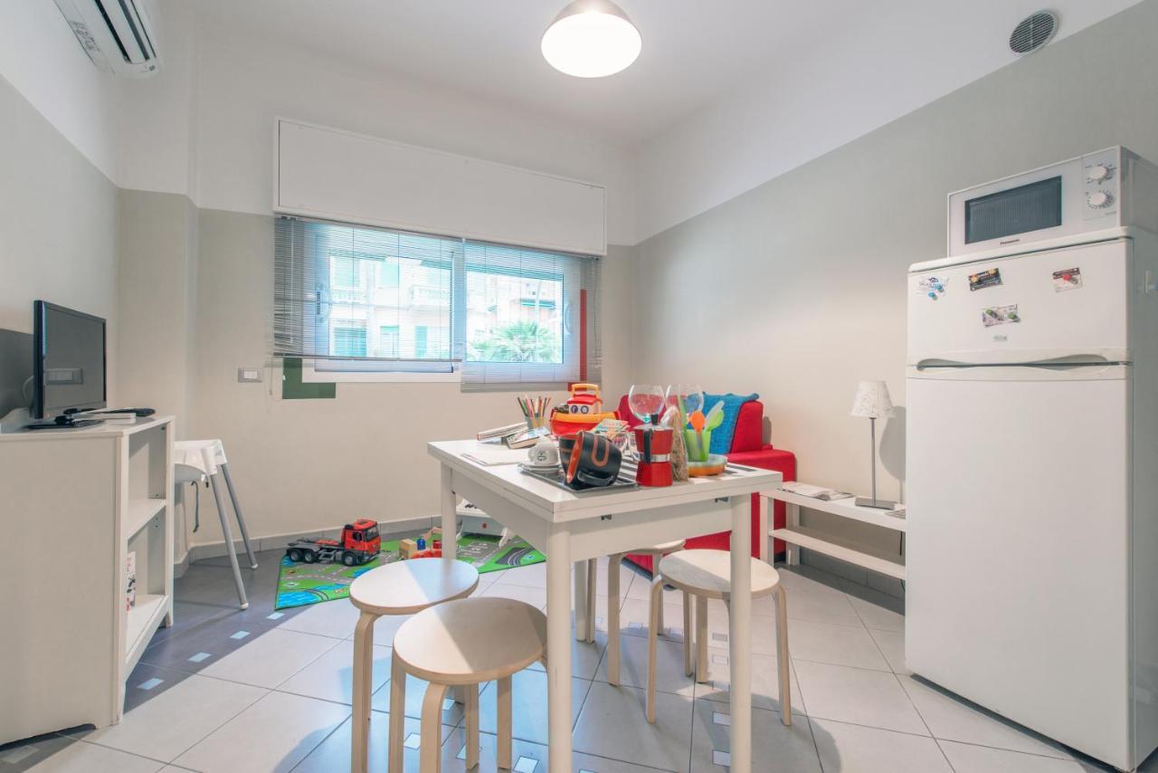 Babyaccommodation Family Sea & Box Пиетра Лигуре Екстериор снимка
